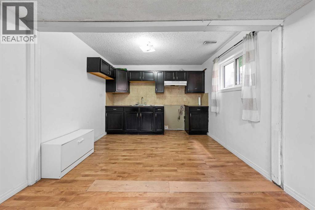 143 Castlebrook Rise NE - 17