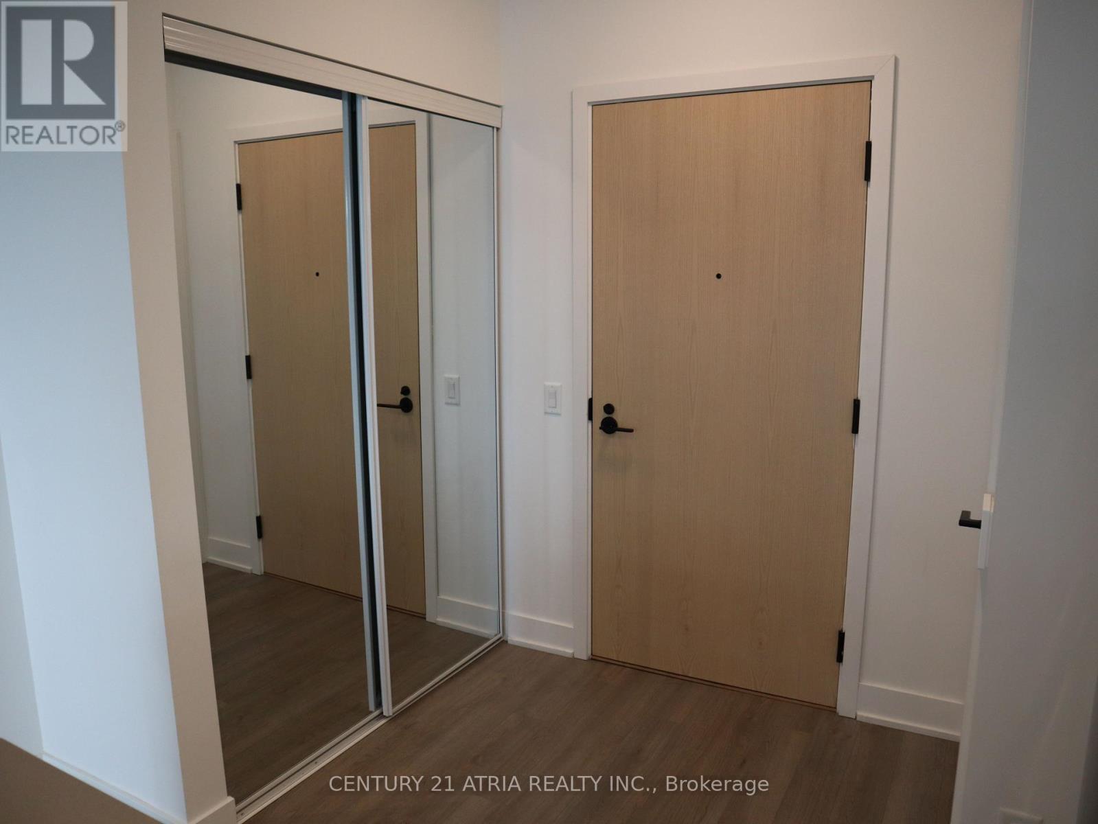 210 - 60 GEORGE BUTCHART DRIVE, Toronto (Downsview-Roding-CFB) — photo 2