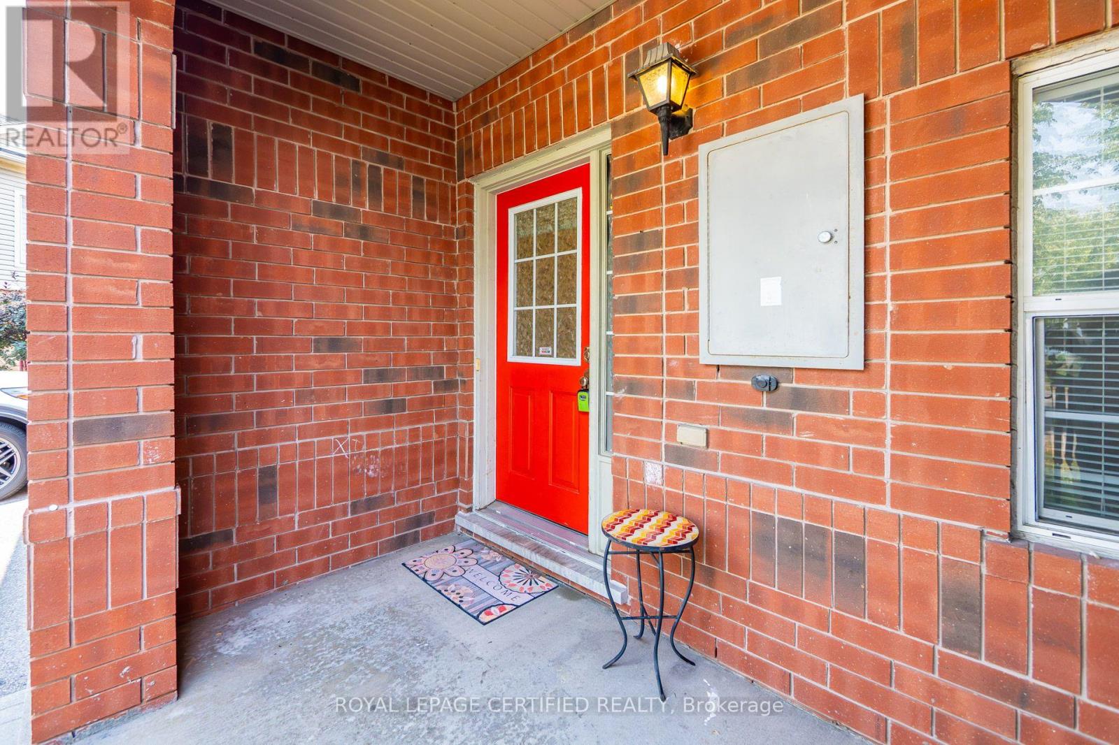 464 COLLIS COURT - 3