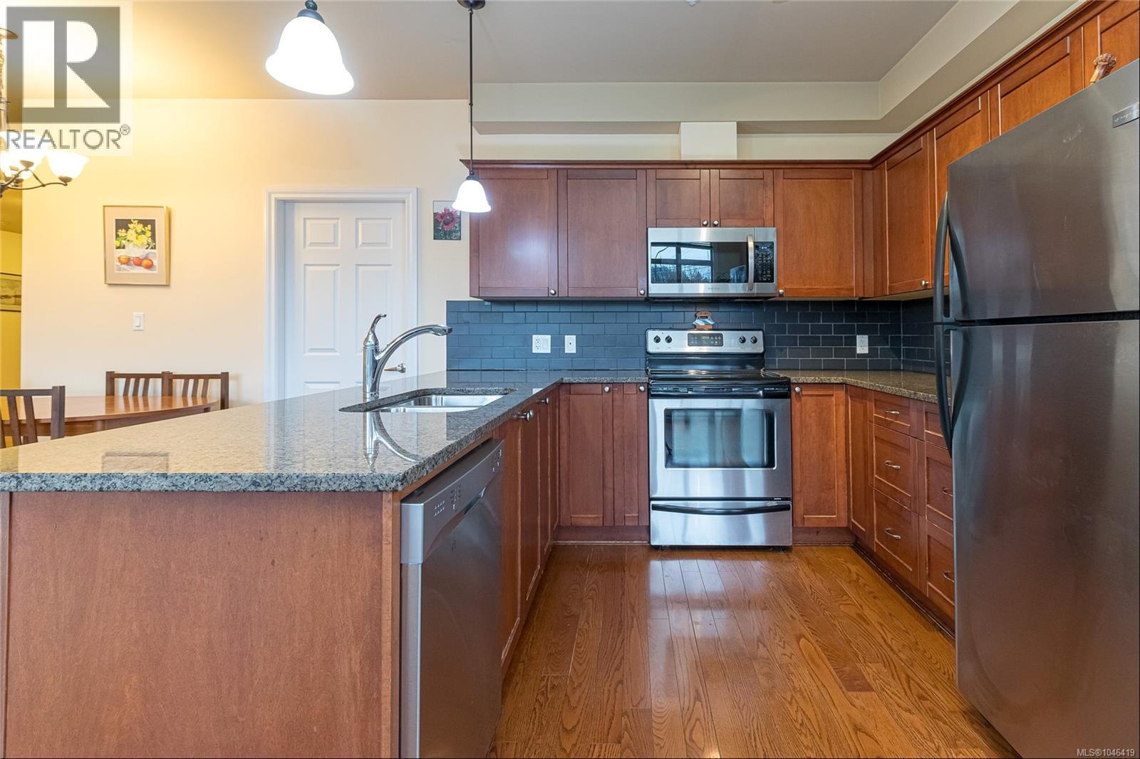 #216 866 Goldstream Ave - 9