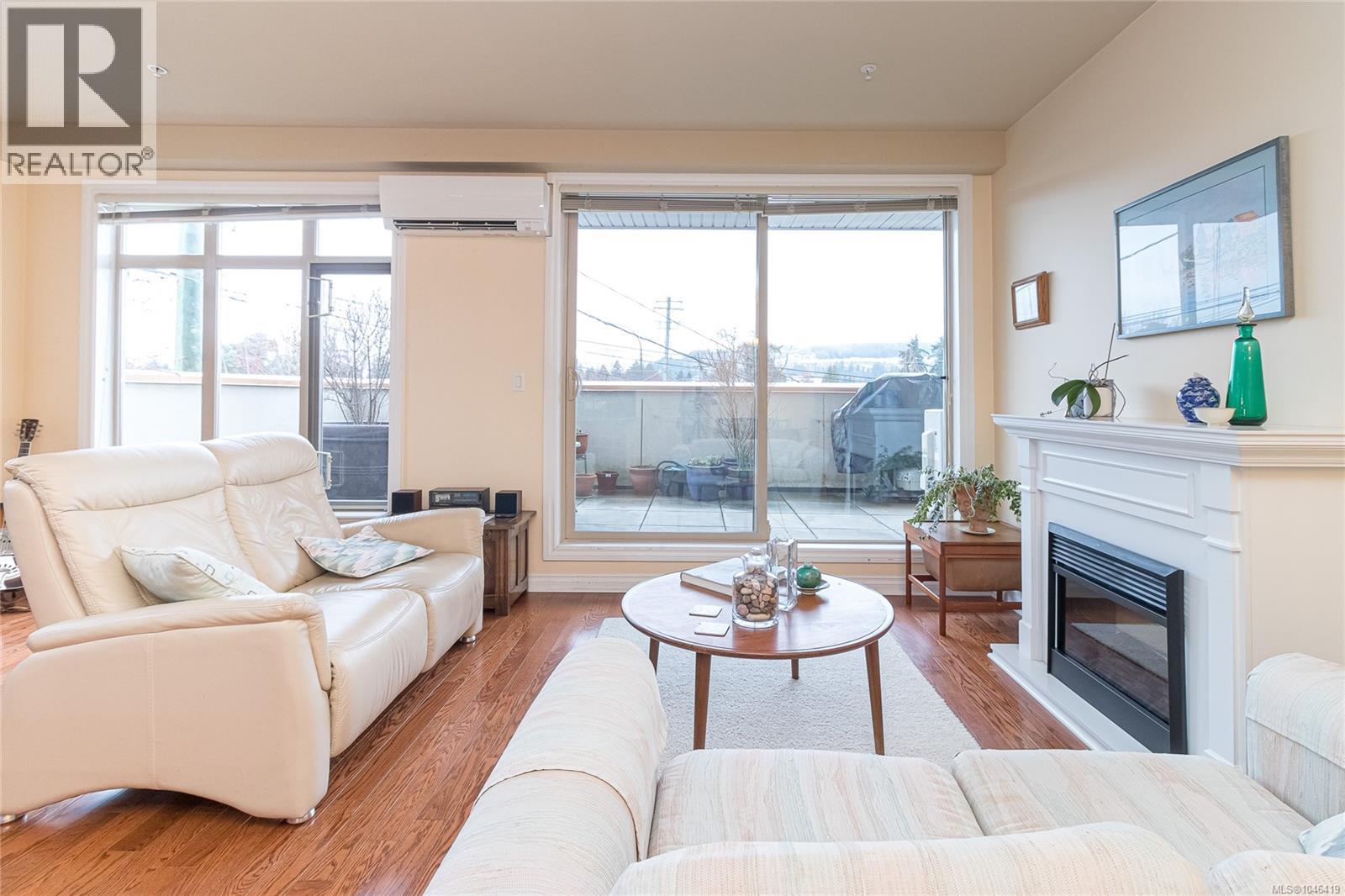 #216 866 Goldstream Ave - 6