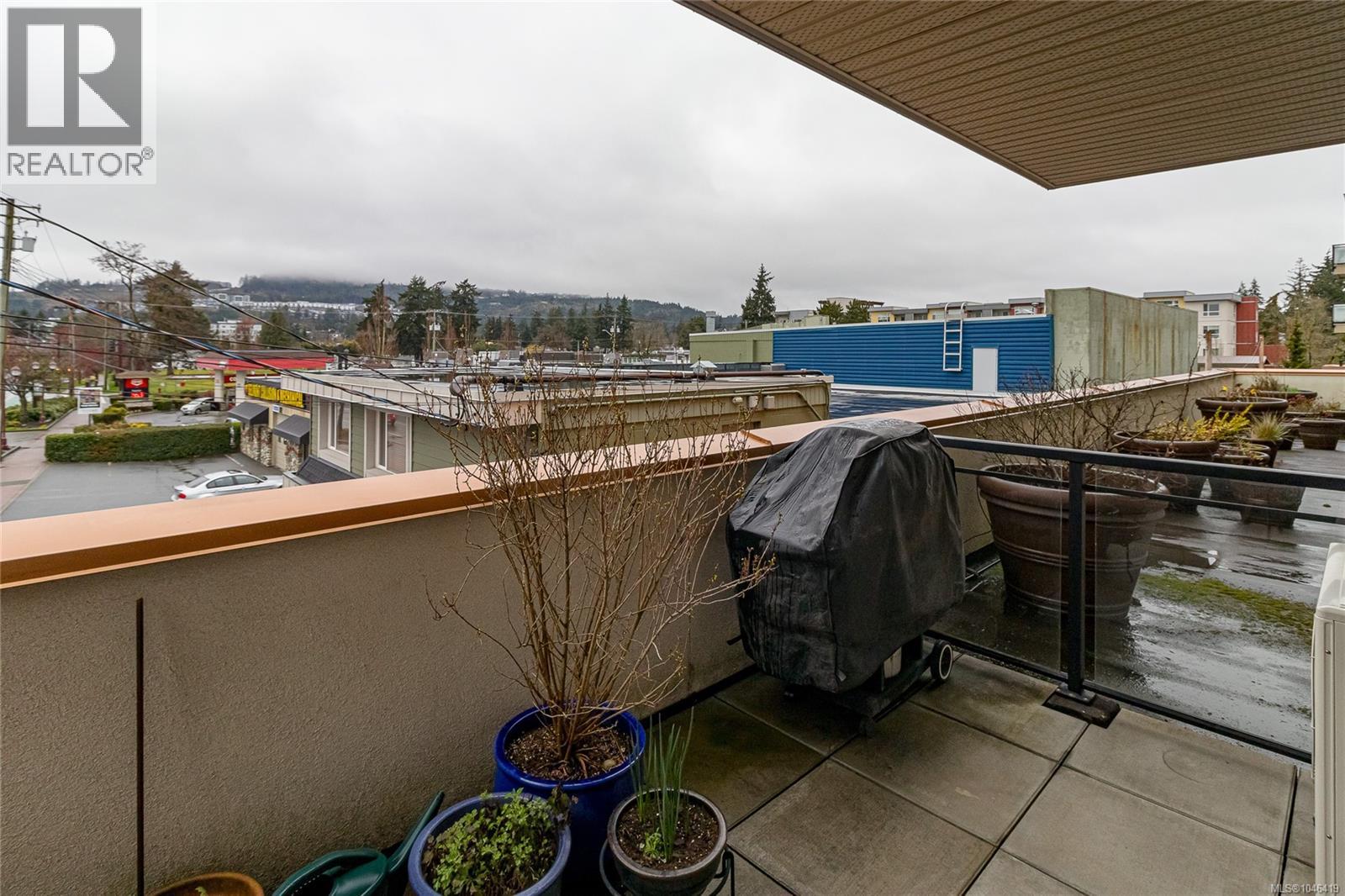 #216 866 Goldstream Ave - 20