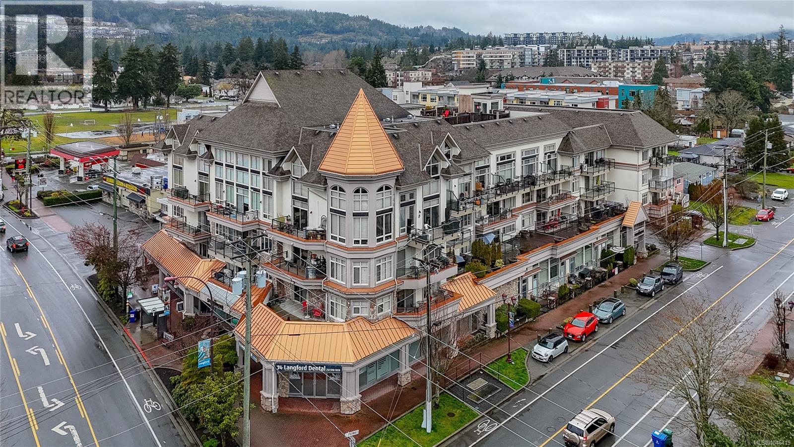 #216 866 Goldstream Ave - 23