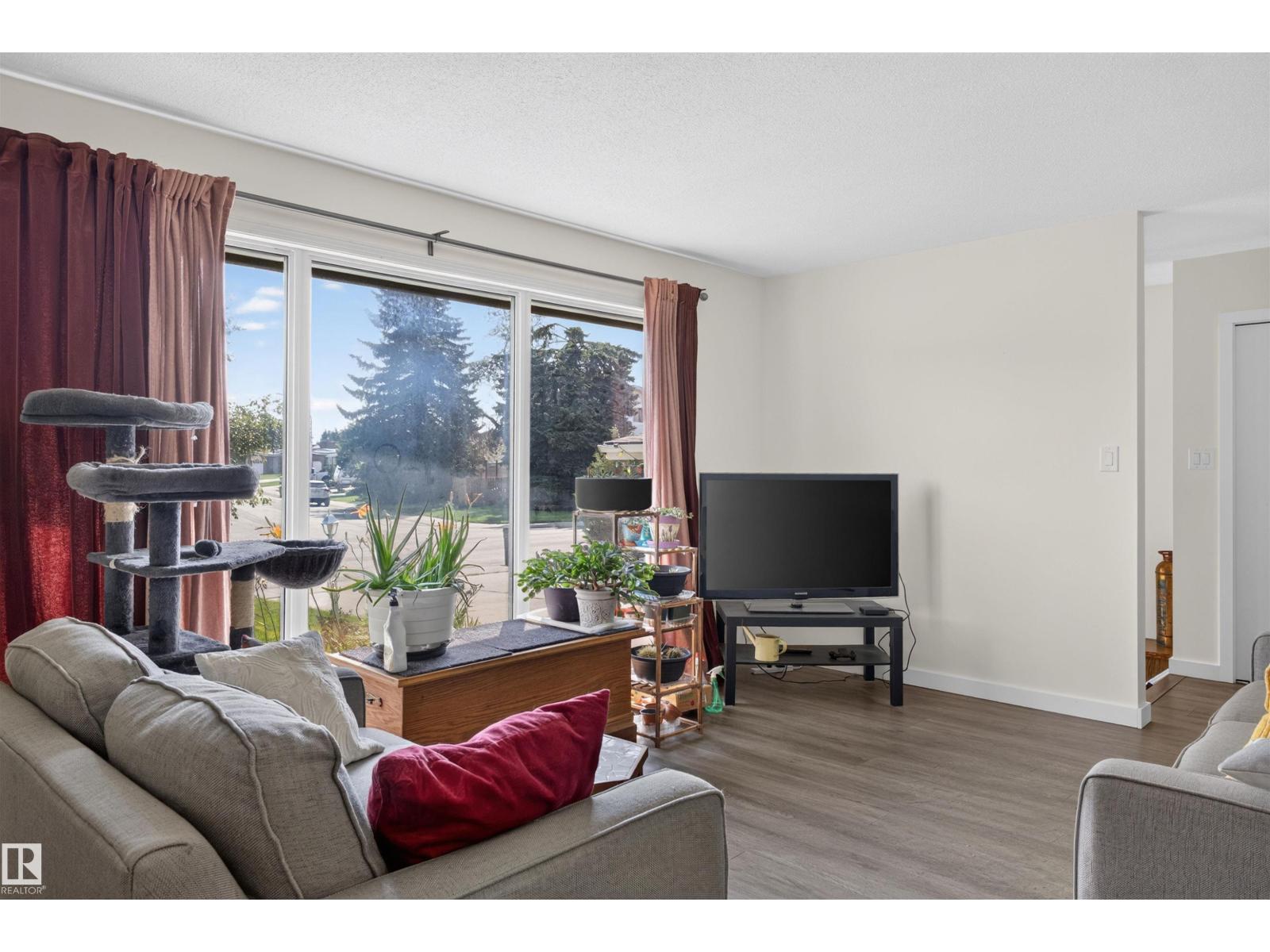 4124 110 ST NW - 10