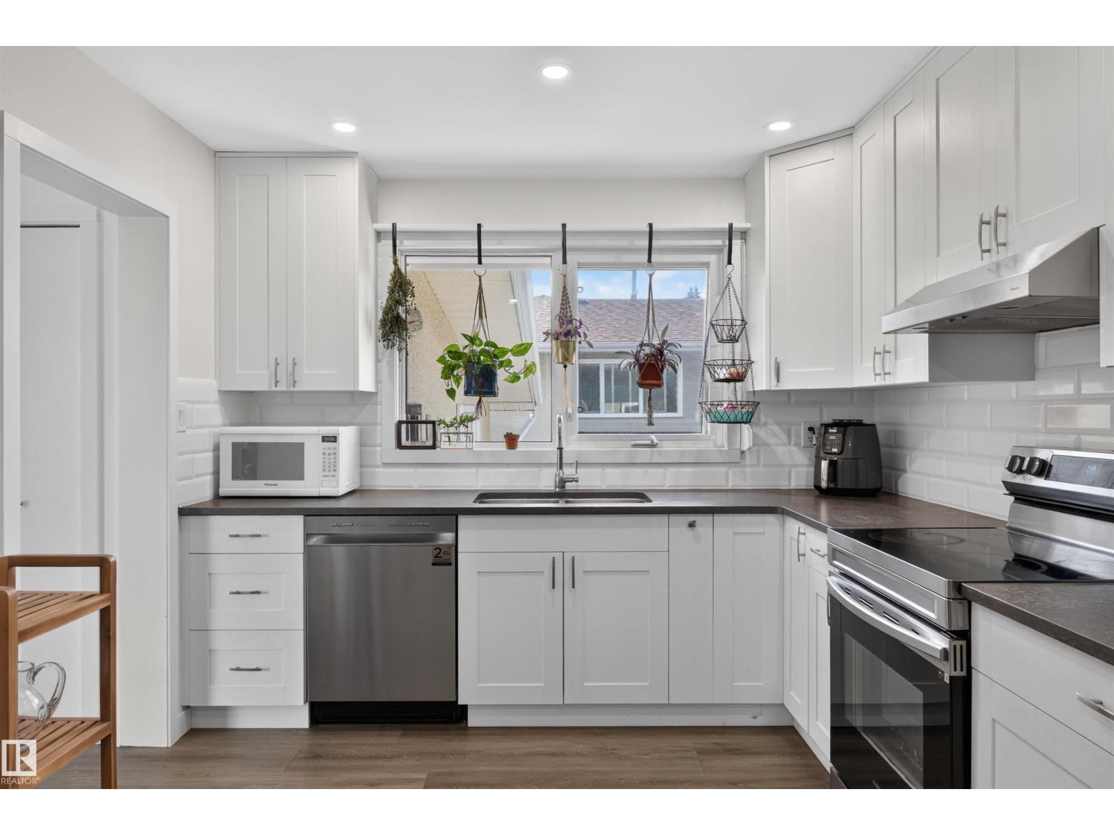 4124 110 ST NW - 2