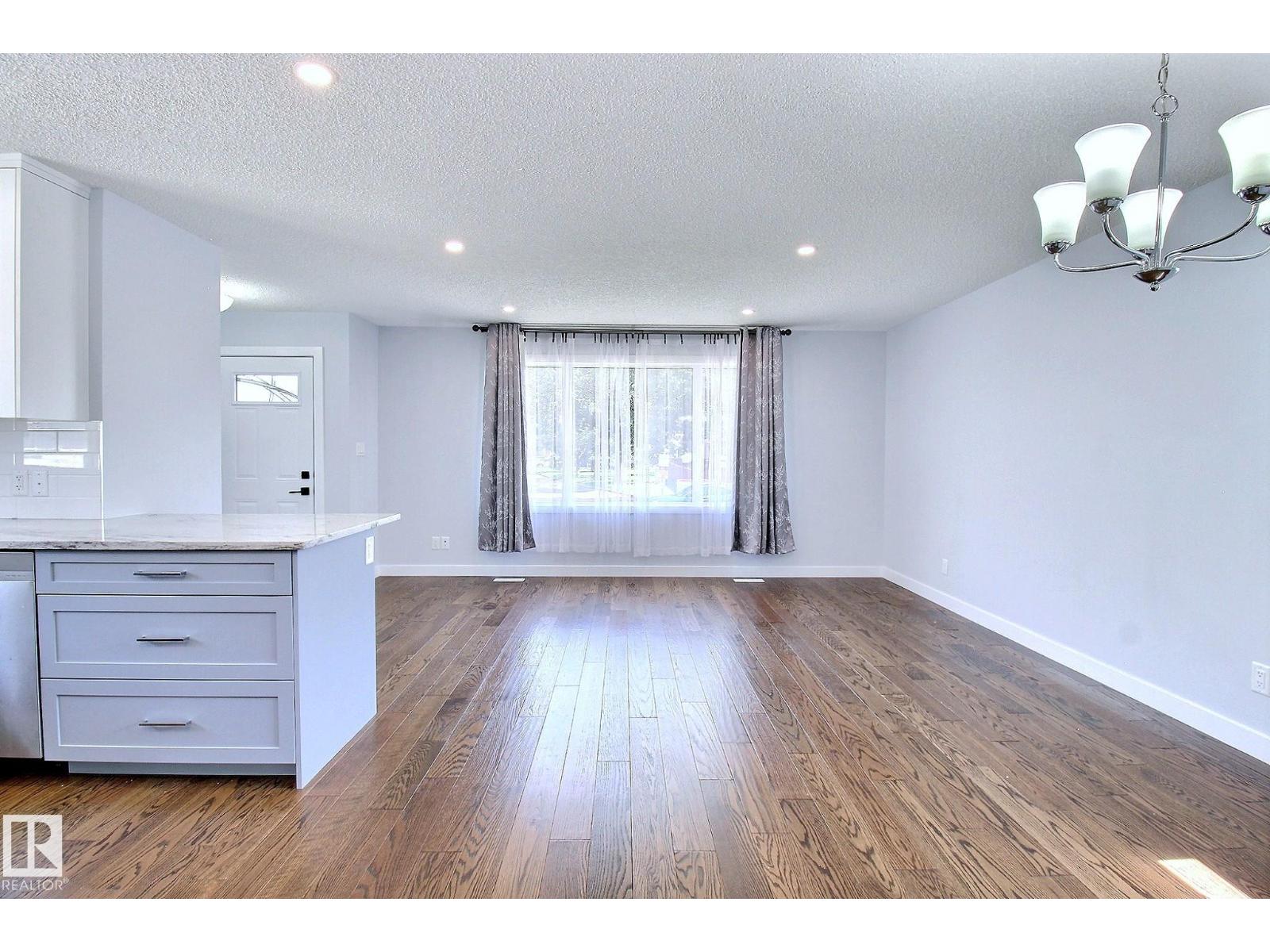 14732 32 ST NW - 15