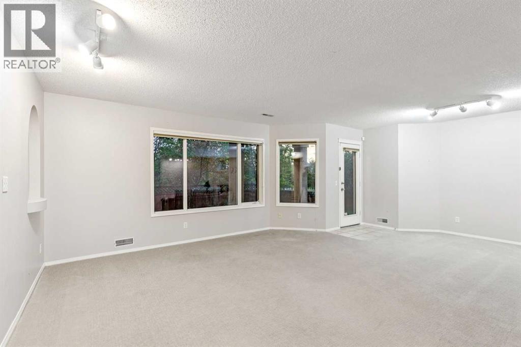 5 Royal Crest Terrace NW - 32