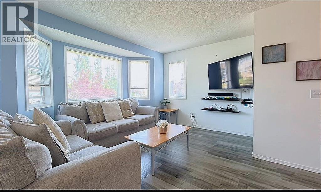 16 Canoe Close SW - Image 3