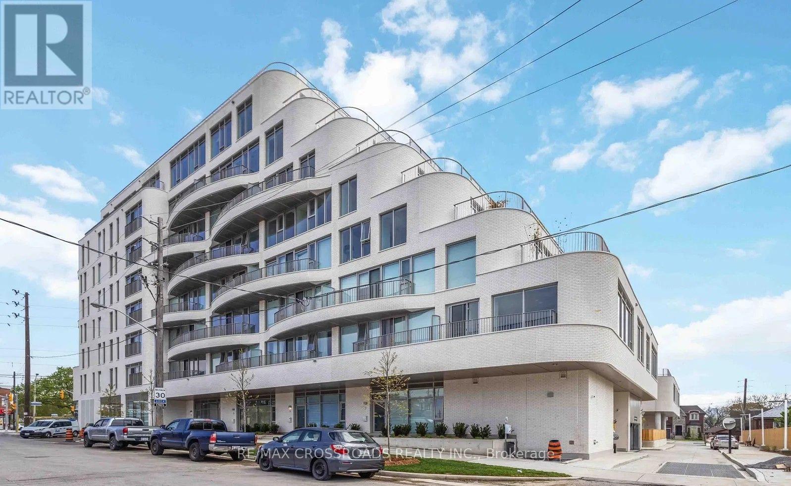 Photo of 689 The Queensway Drive