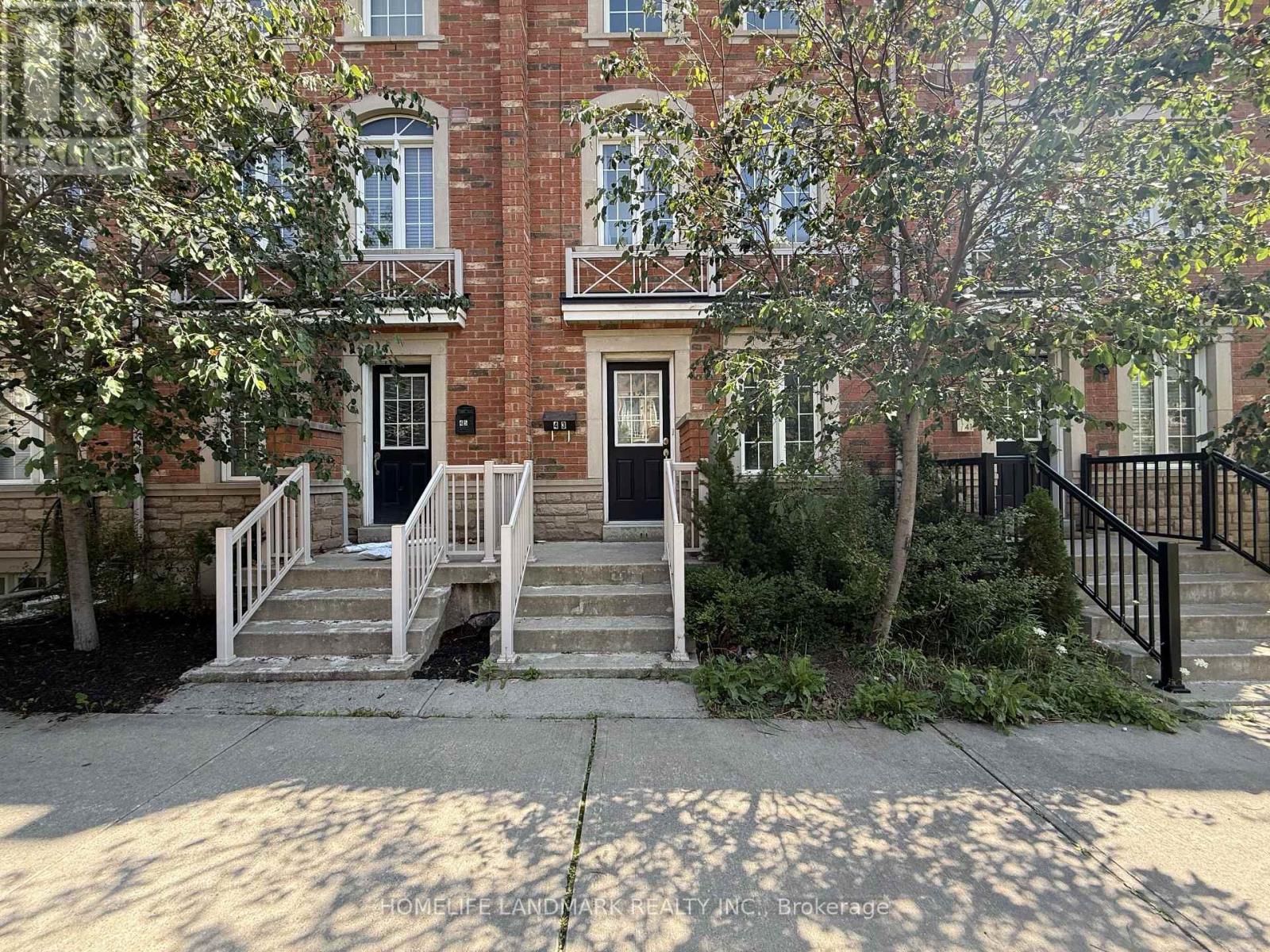 43 ODOARDO DI SANTO CIRCLE, Toronto (Downsview-Roding-CFB) — photo 3