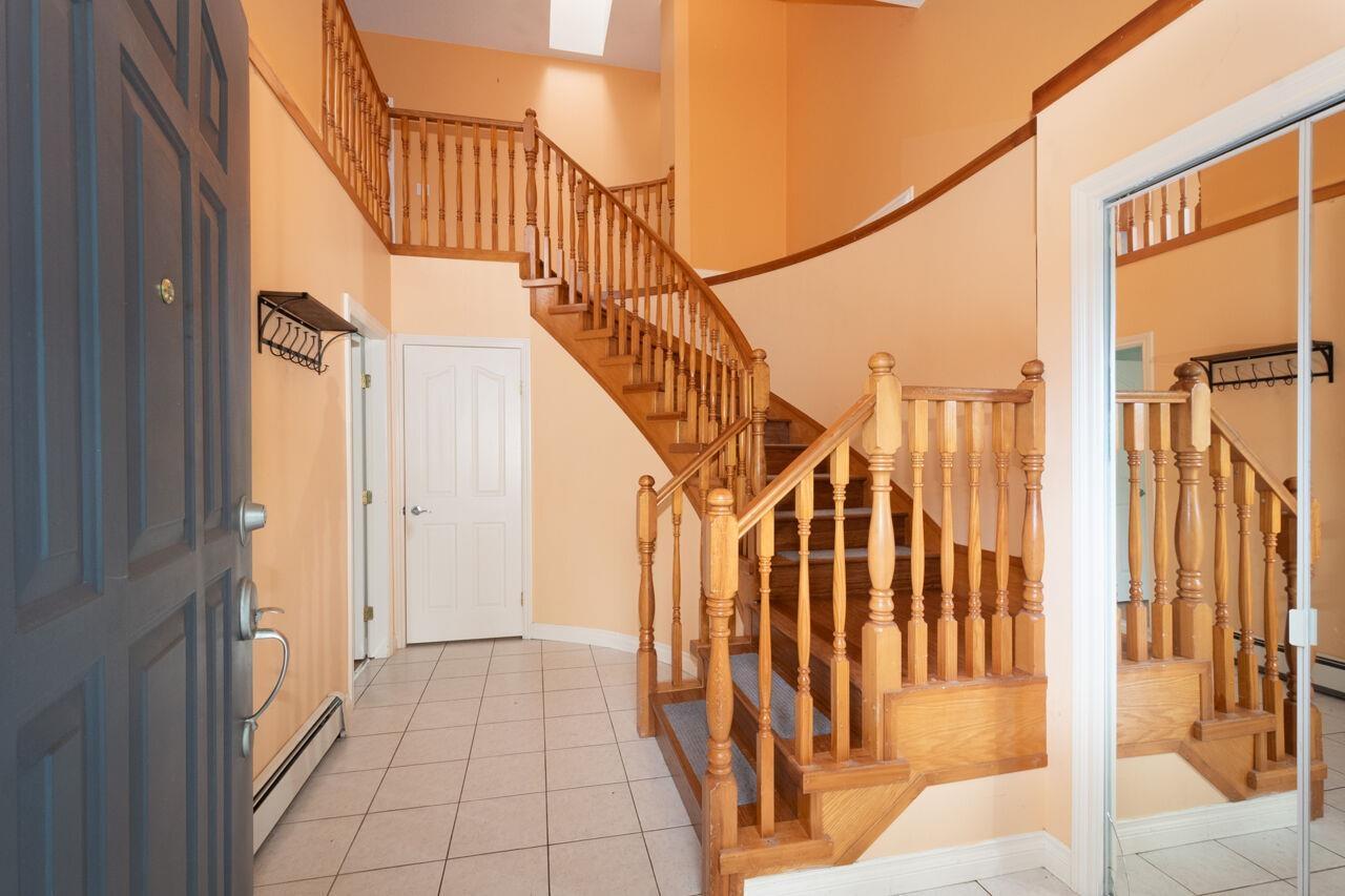 Upper 8546 164 STREET, Surrey — photo 3