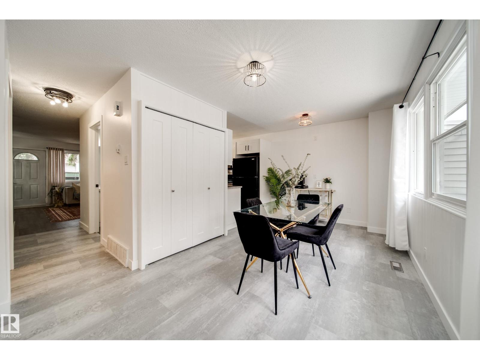 521 VILLAGE ON THE GREEN GR NW, York, Edmonton photo 2