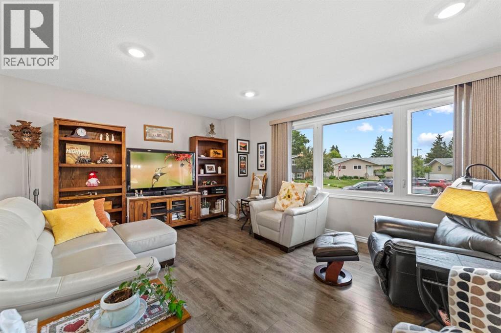 4504 66 Street Close - Image 11