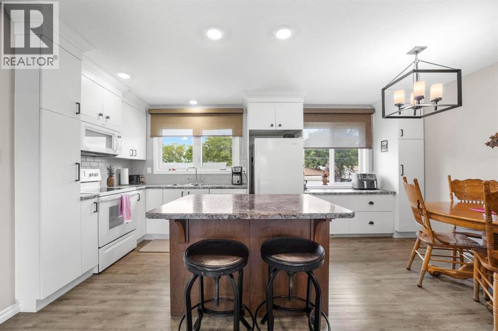 4504 66 Street Close - Image 13