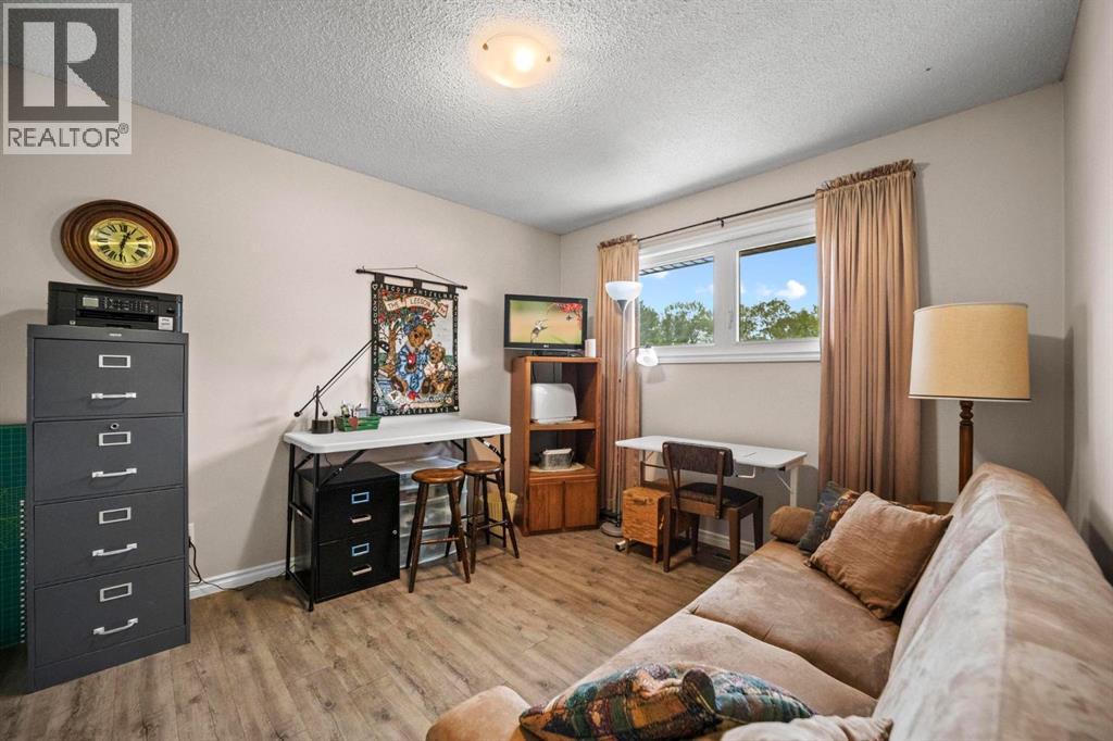 4504 66 Street Close - Image 21