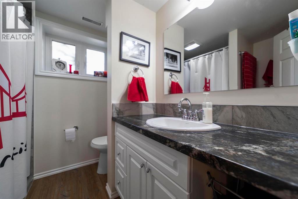 4504 66 Street Close - Image 26