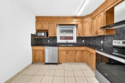 323 Inkster Garden Drive, Winnipeg, MB R2R2R4 Photo 12