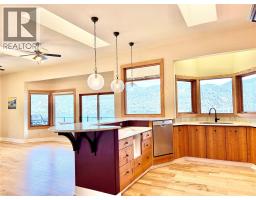 Kitchen - 2186 West Lake Drive, Christina Lake, BC V0H1E2 Photo 11