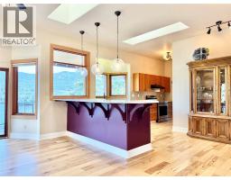 Dining nook - 2186 West Lake Drive, Christina Lake, BC V0H1E2 Photo 10