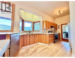 Foyer - 2186 West Lake Drive, Christina Lake, BC V0H1E2 Photo 15