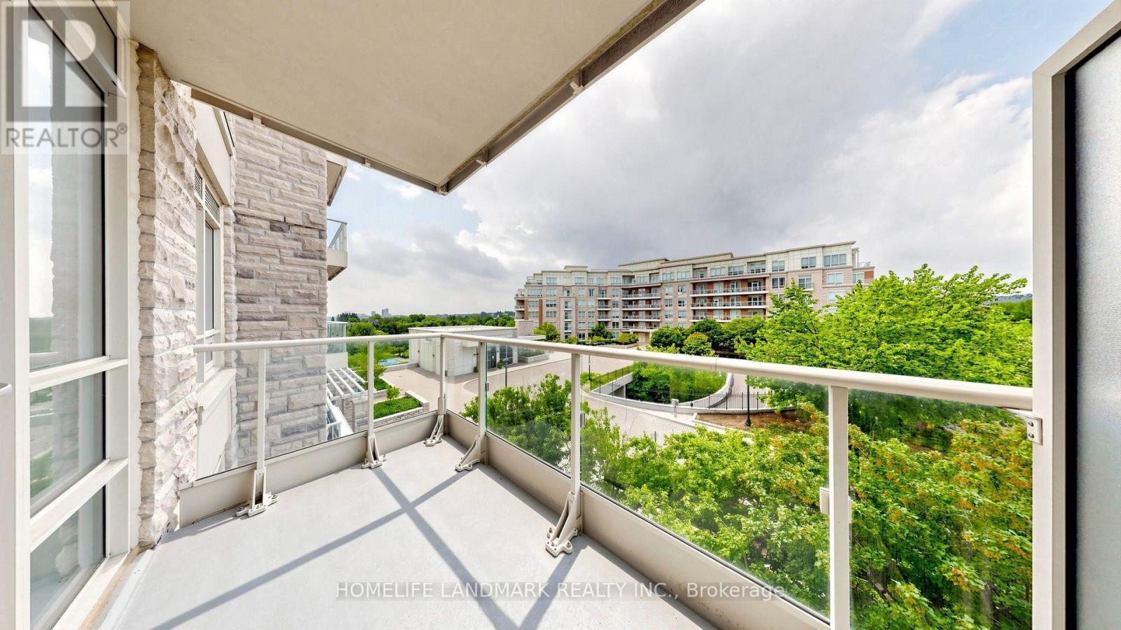 #507 15 STOLLERY POND CRESCENT - 33