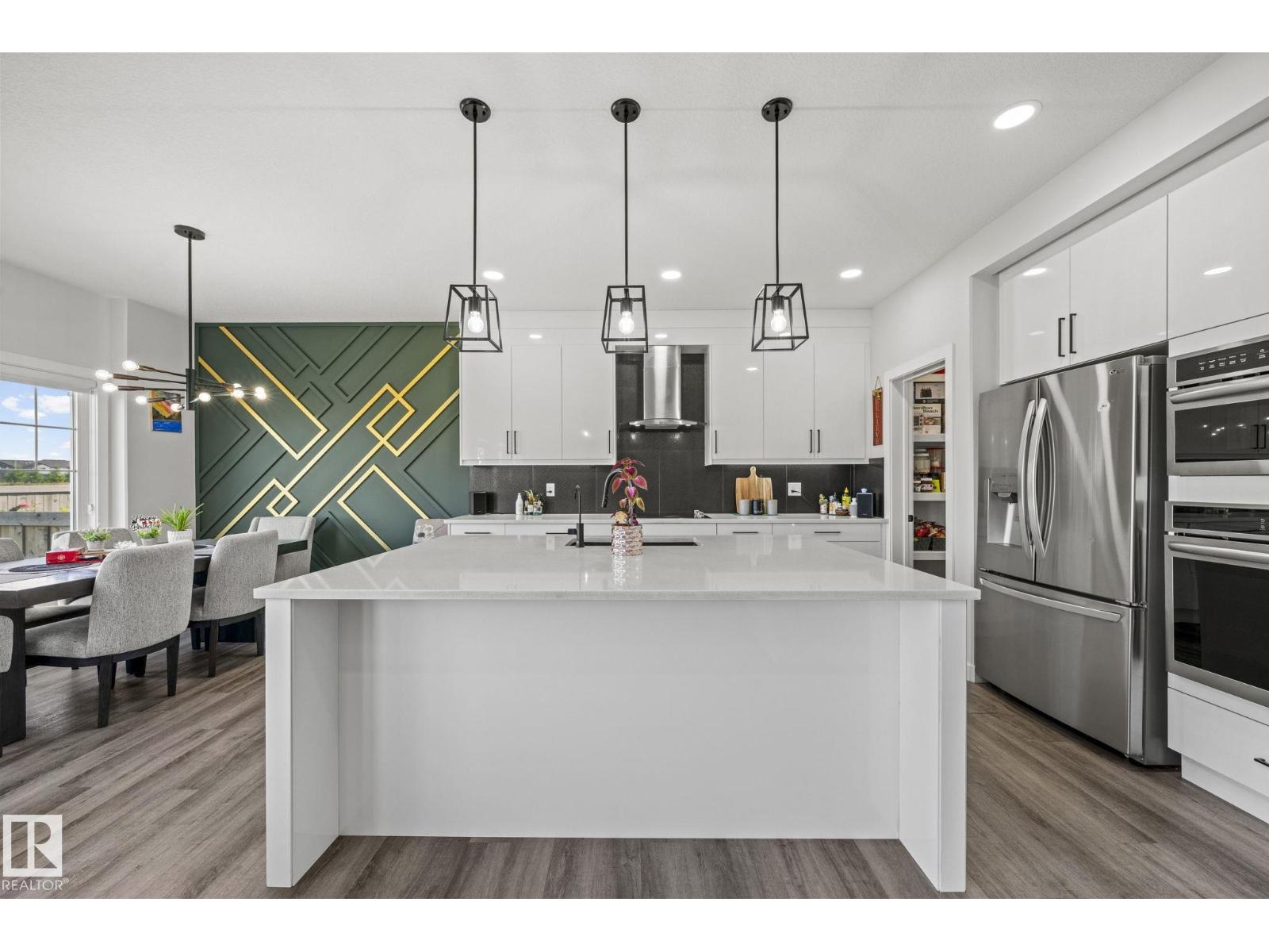 16128 31 AV SW - 15