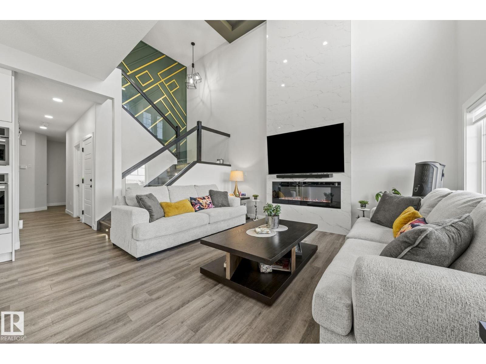 16128 31 AV SW - 18