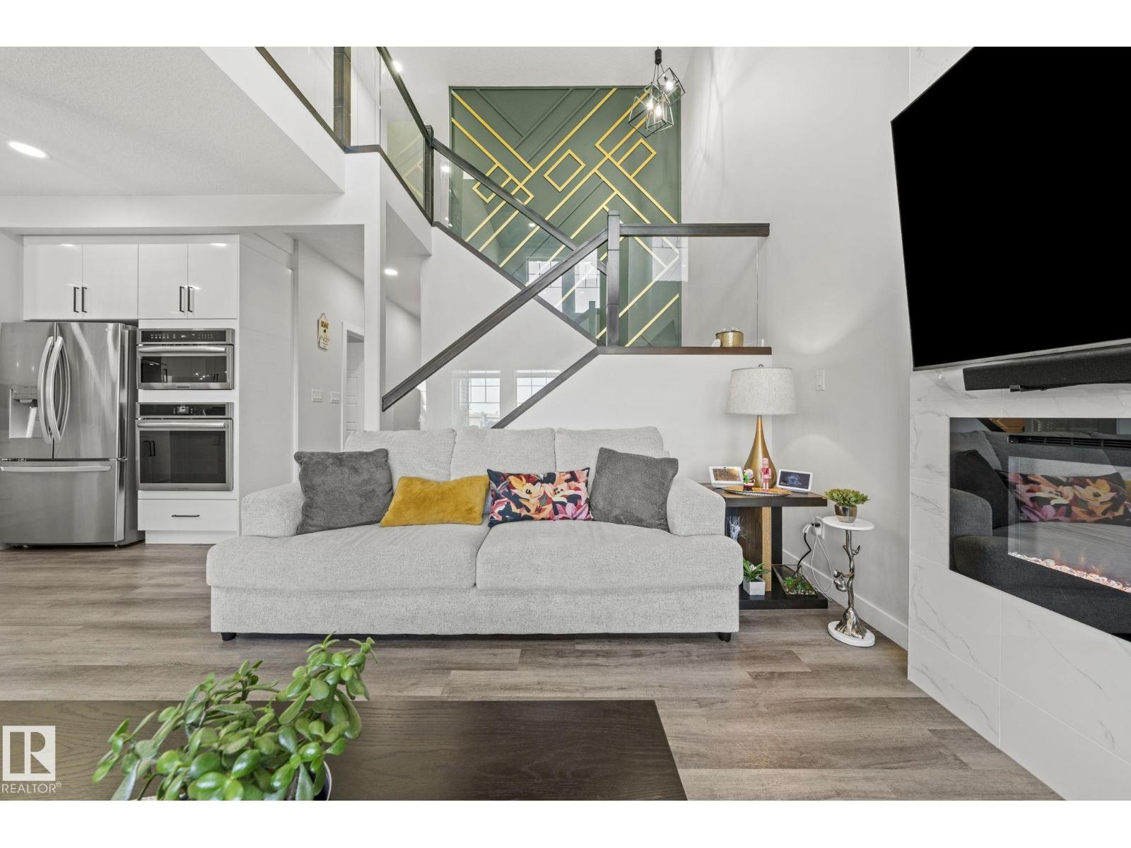 16128 31 AV SW - 22