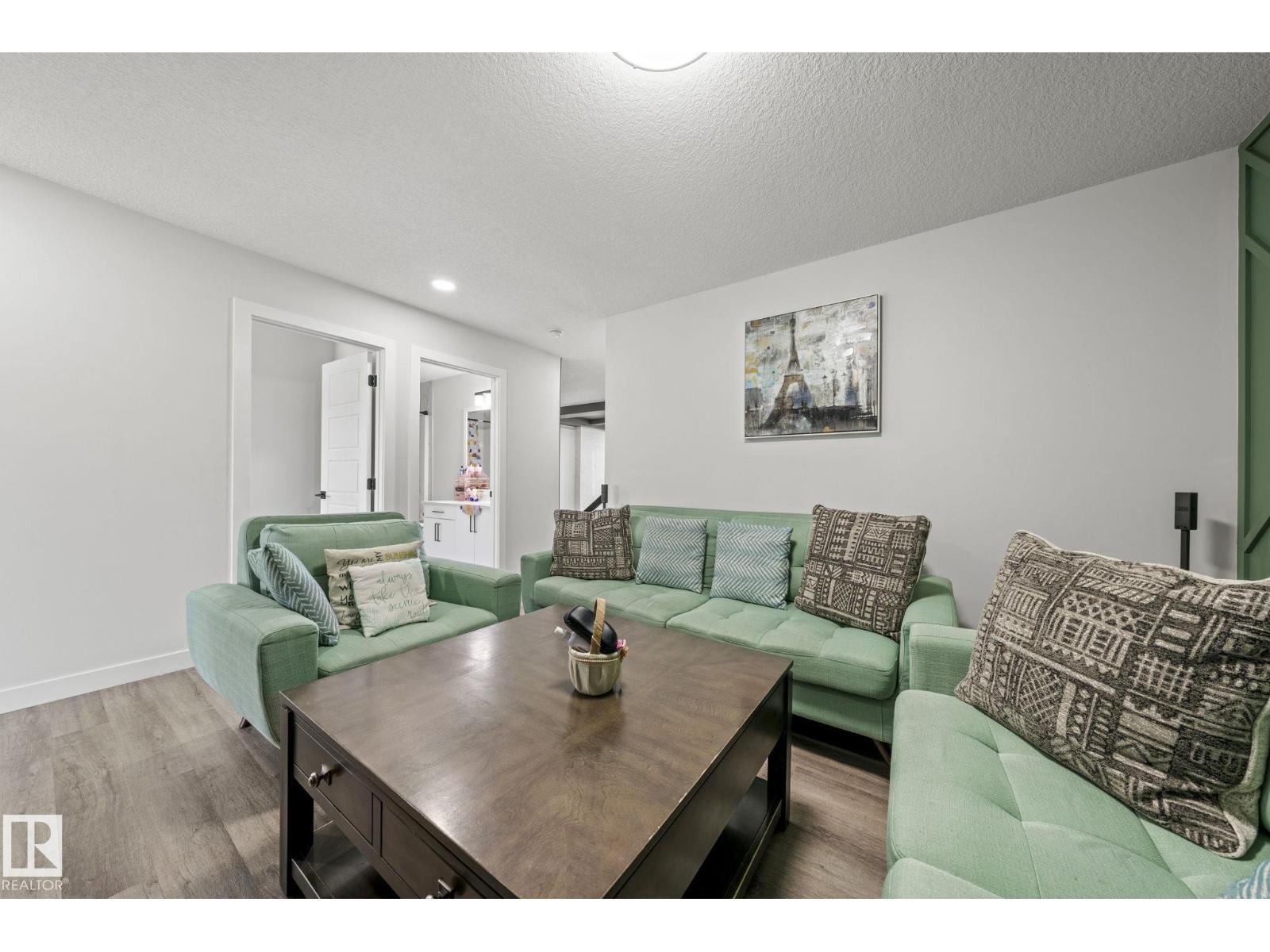 16128 31 AV SW - 34