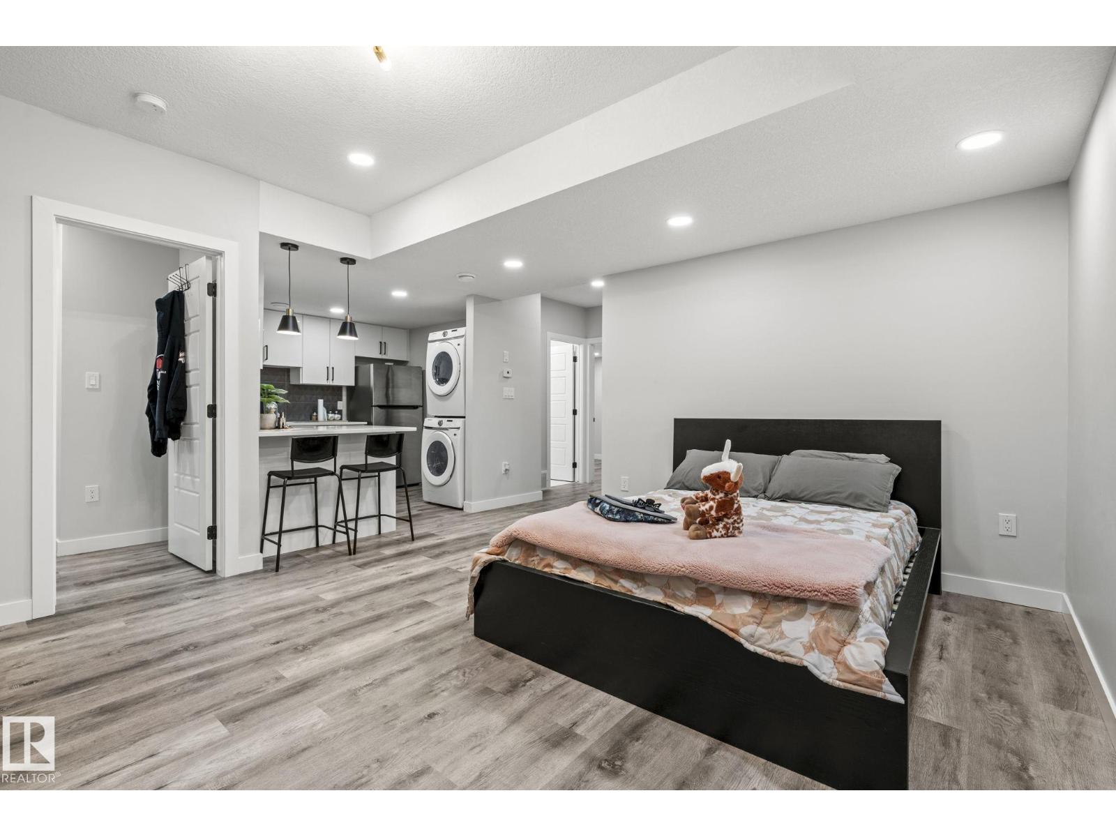 16128 31 AV SW - Image 48