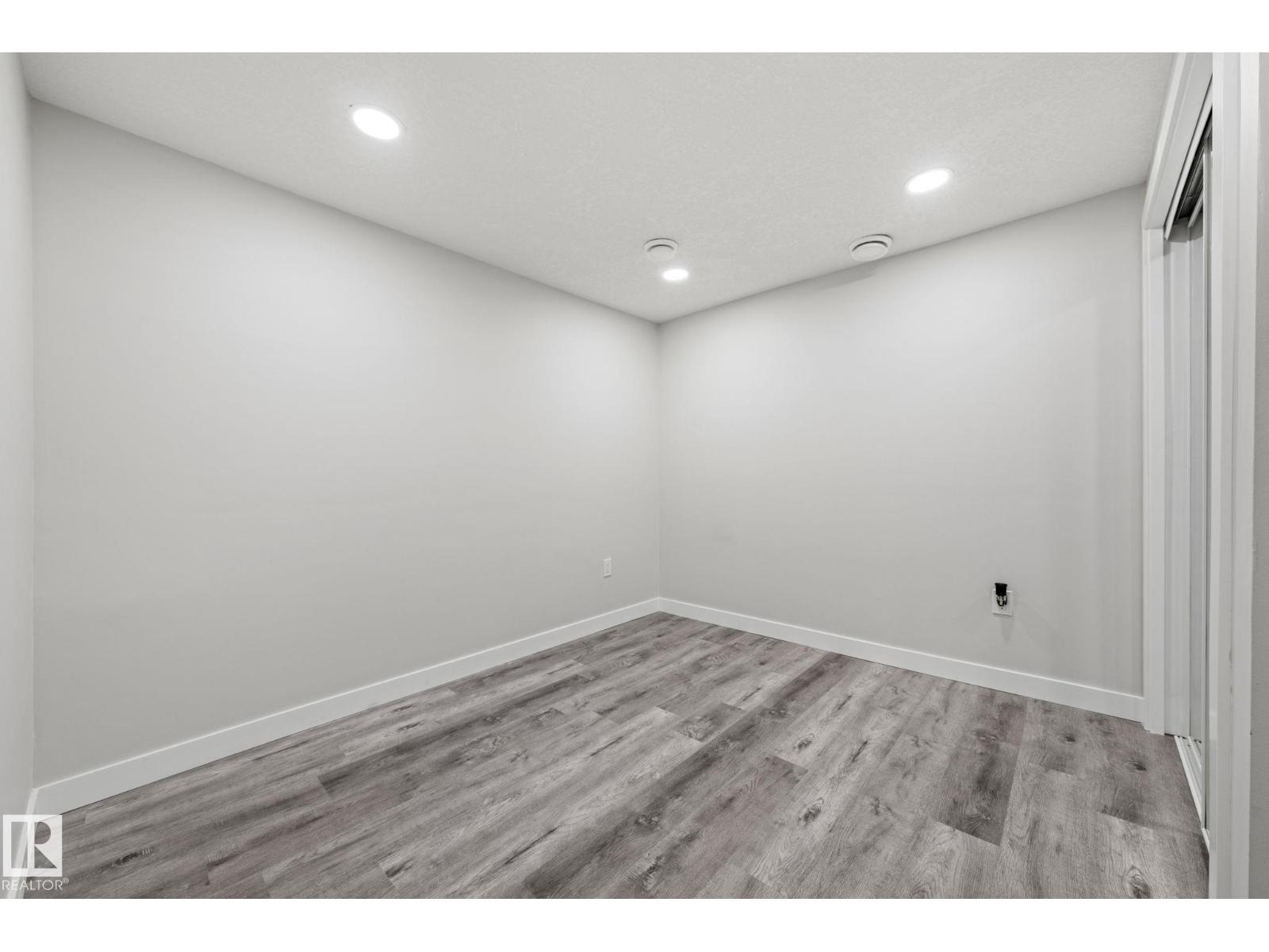 16128 31 AV SW - 53