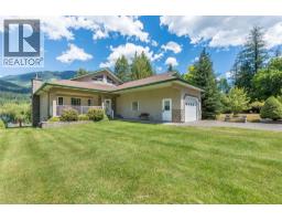 Primary Bedroom - 664 Ainslie Road, Harrop, BC V1L6P6 Photo 17