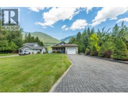 Kitchen - 664 Ainslie Road, Harrop, BC V1L6P6 Photo 13