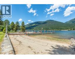 Full bathroom - 664 Ainslie Road, Harrop, BC V1L6P6 Photo 19