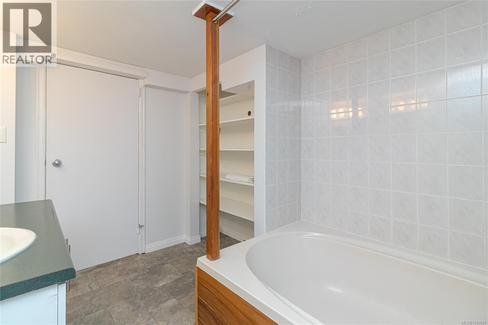 367 Vincent Ave - Image 42