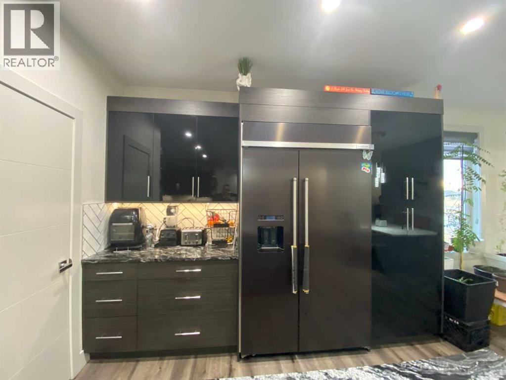 5402 43 Street - 9