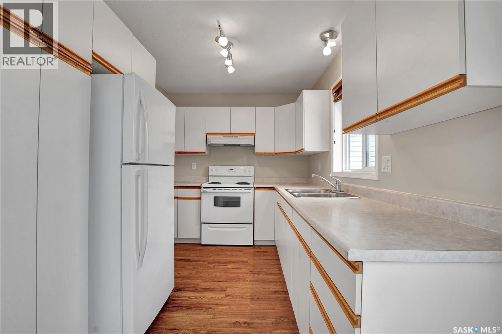 211 Hedley STREET - 9