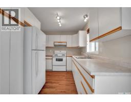 4pc Bathroom - 211 Hedley Street, Saskatoon, SK S7N1Z9 Photo 9