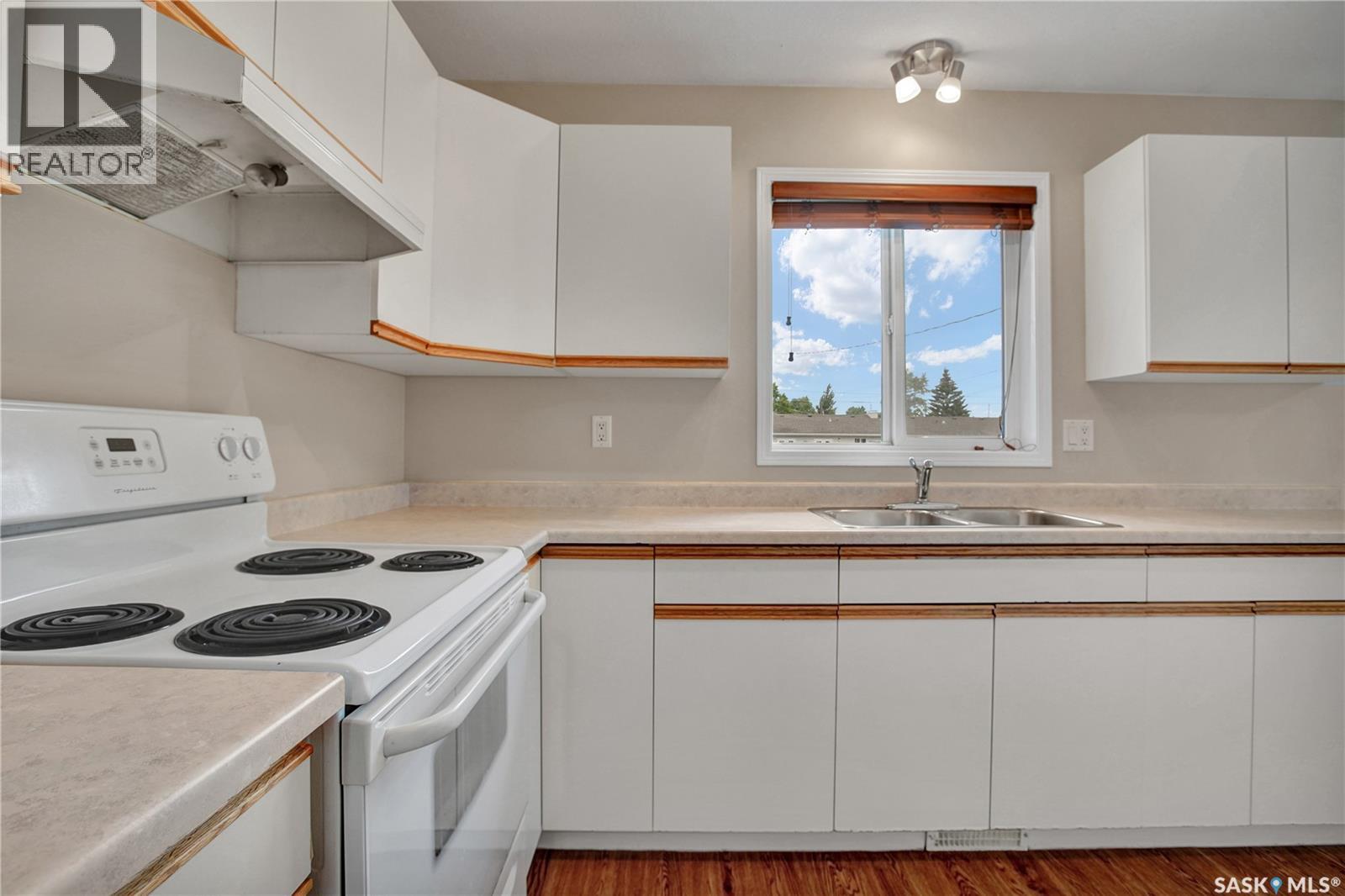 211 Hedley STREET - 10