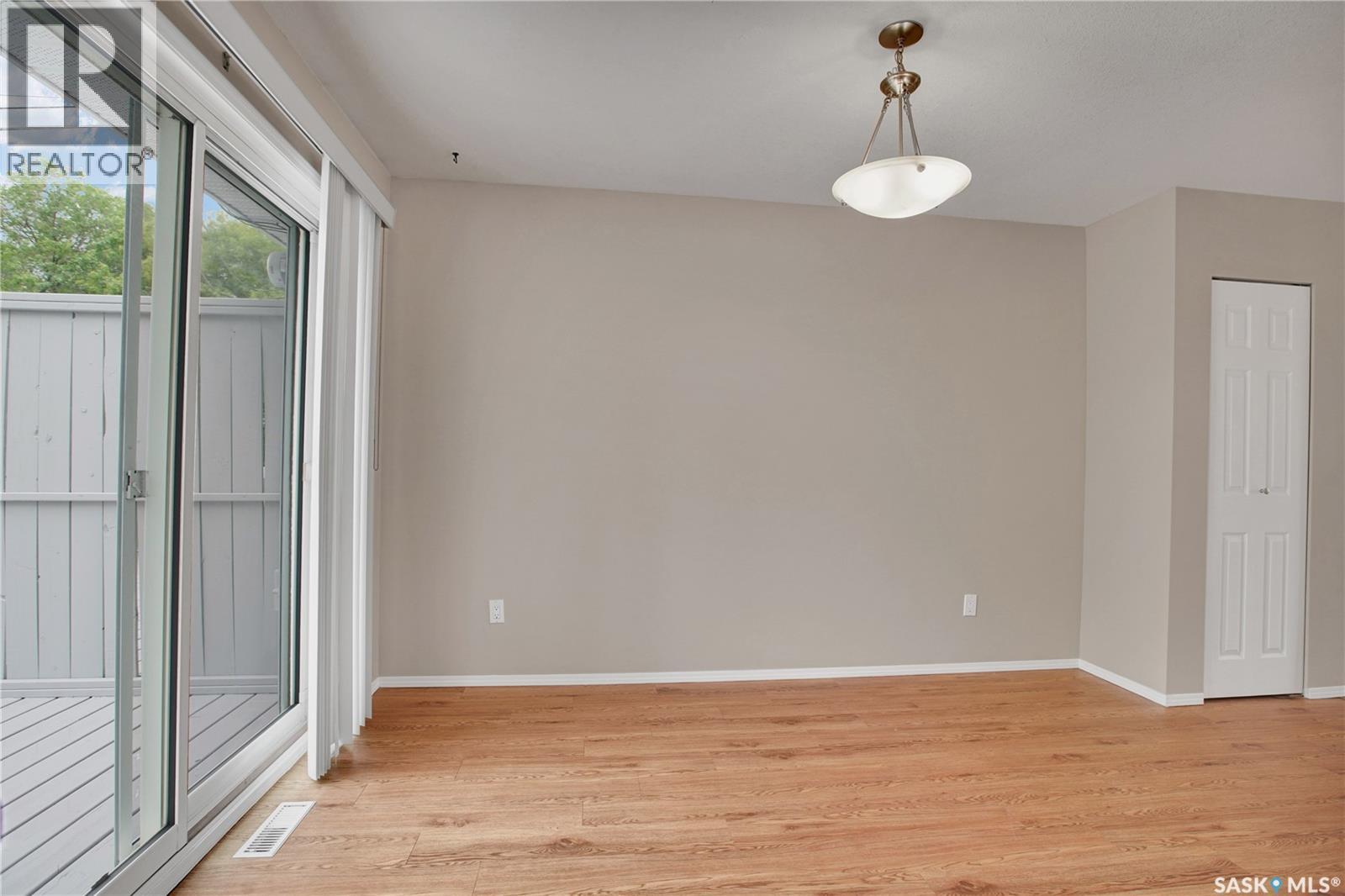 211 Hedley STREET - 8