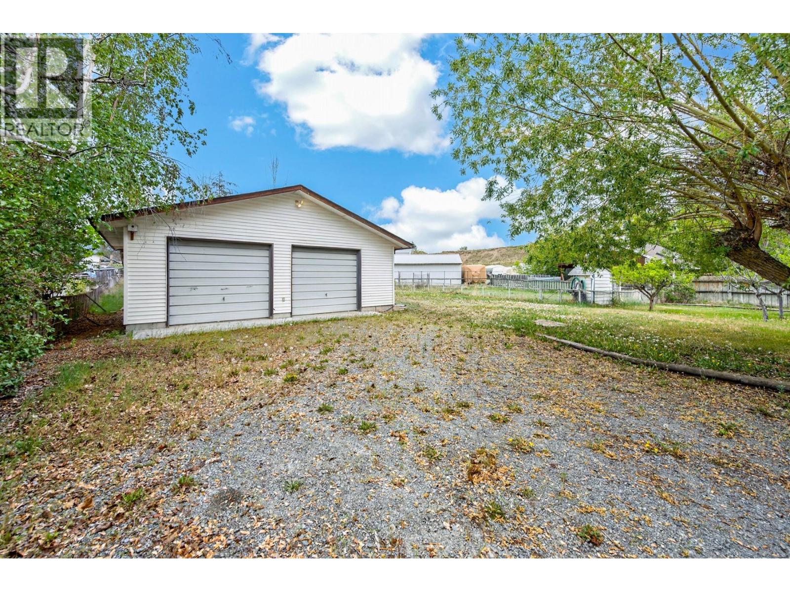 2268 SCHINDLER Crescent, Merritt — photo 3