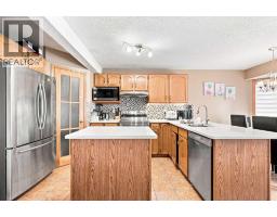 Kitchen - 610 Saddlecreek Way Ne, Calgary, AB T3J4A4 Photo 6