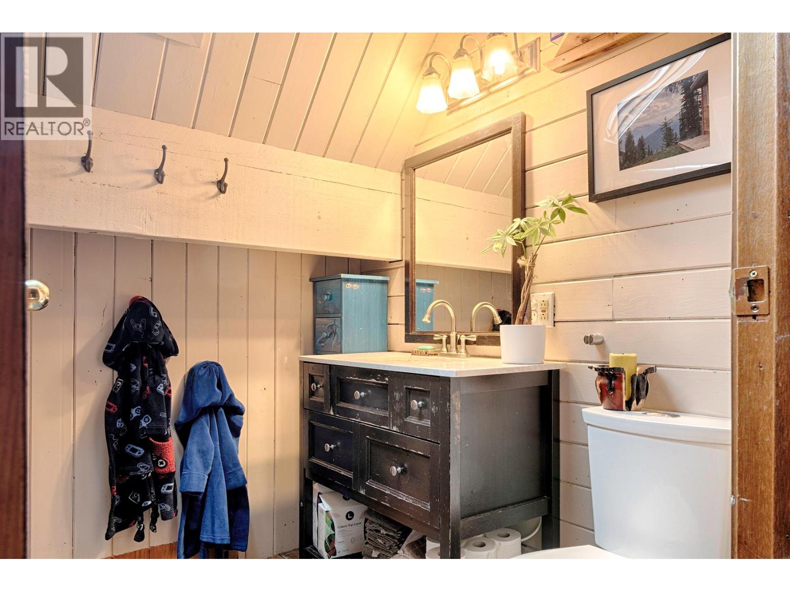 1013 Slocan Street - Image 21