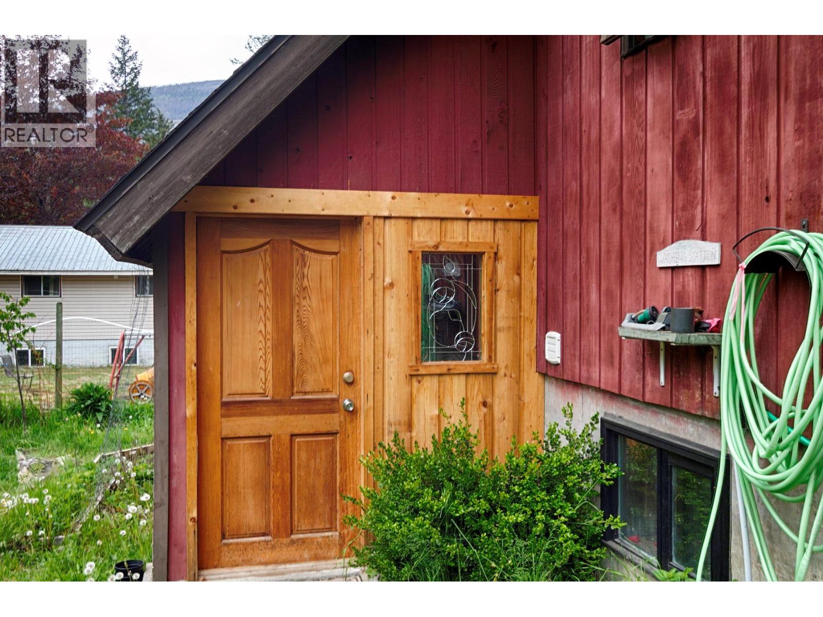 1013 Slocan Street - 33