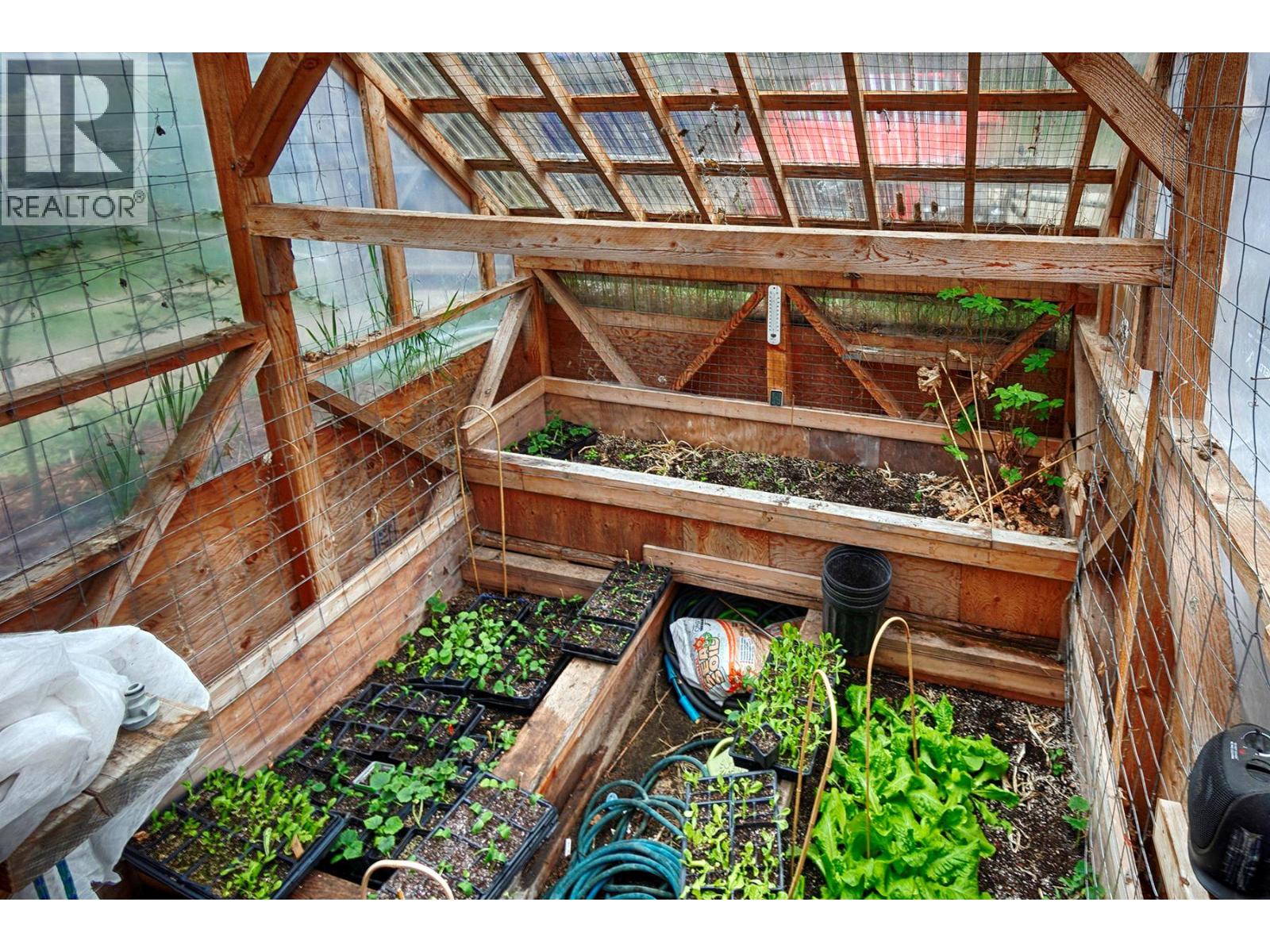 1013 Slocan Street - Image 32