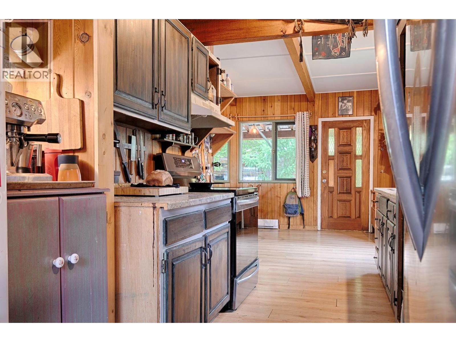 1013 Slocan Street - Image 10