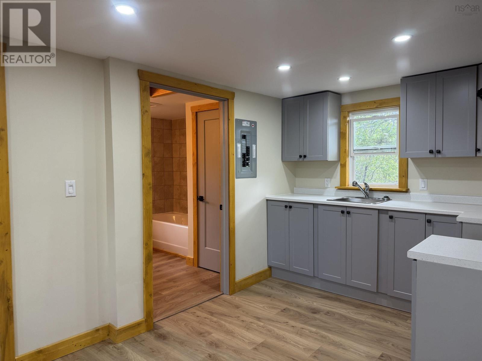 82 Golden River Road - 18