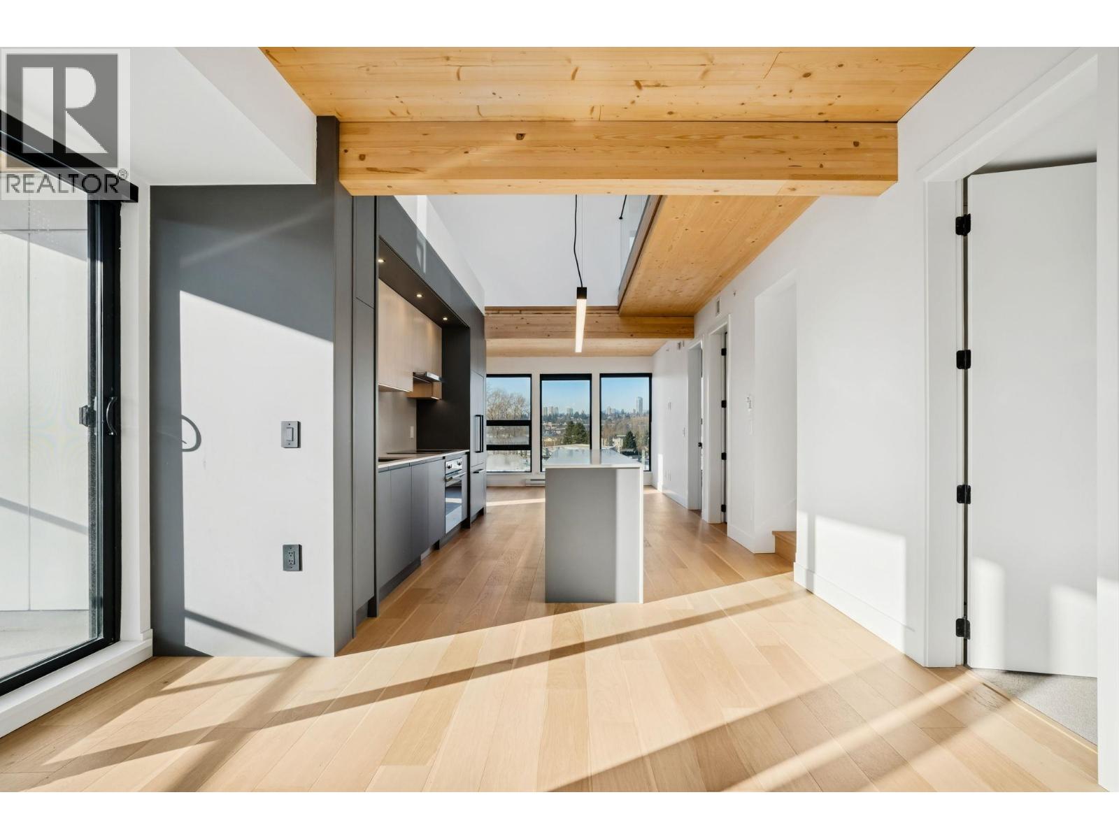 310 310 SALTER STREET, New Westminster
