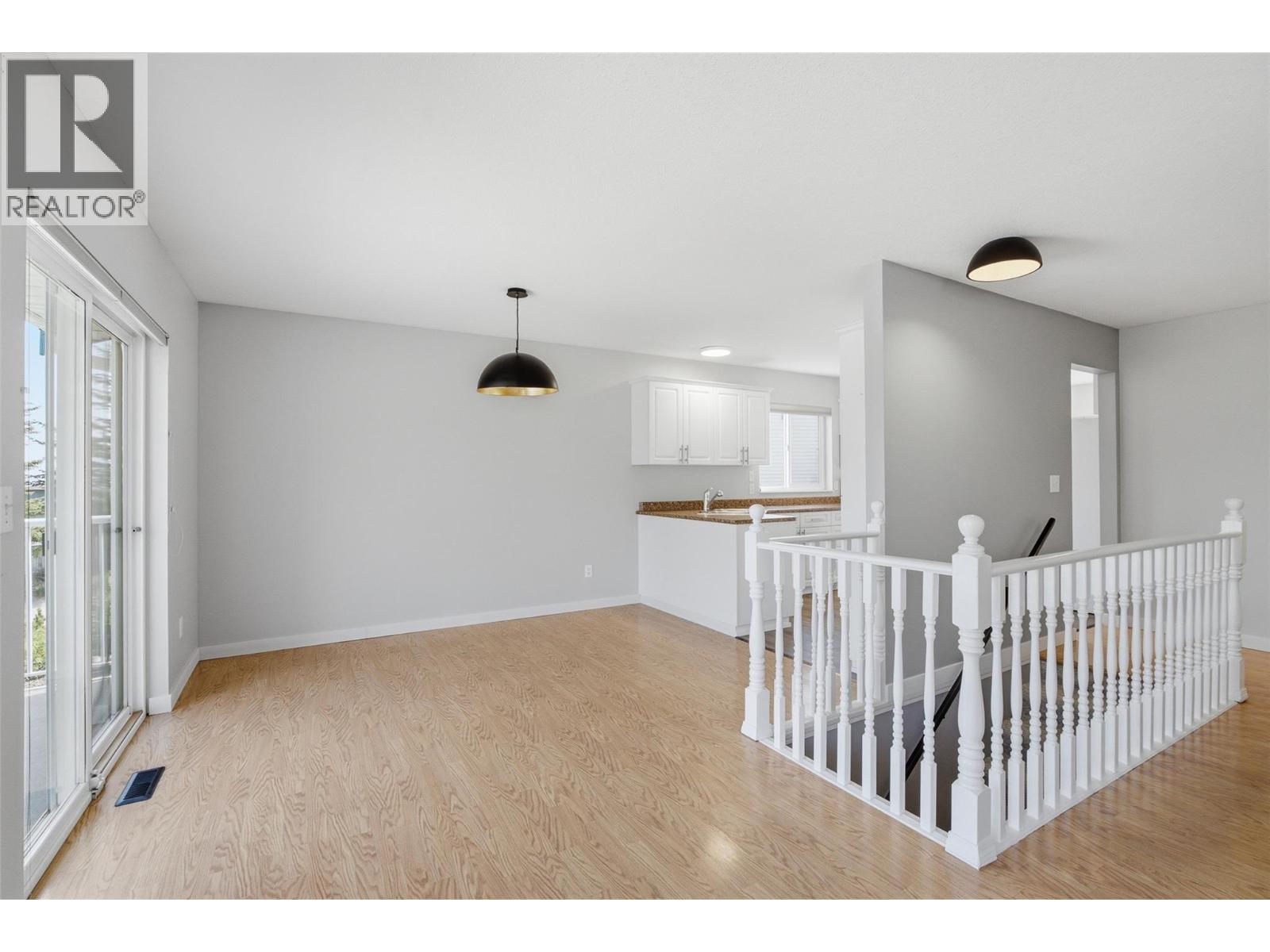 913 GREYSTONE Crescent - Image 24
