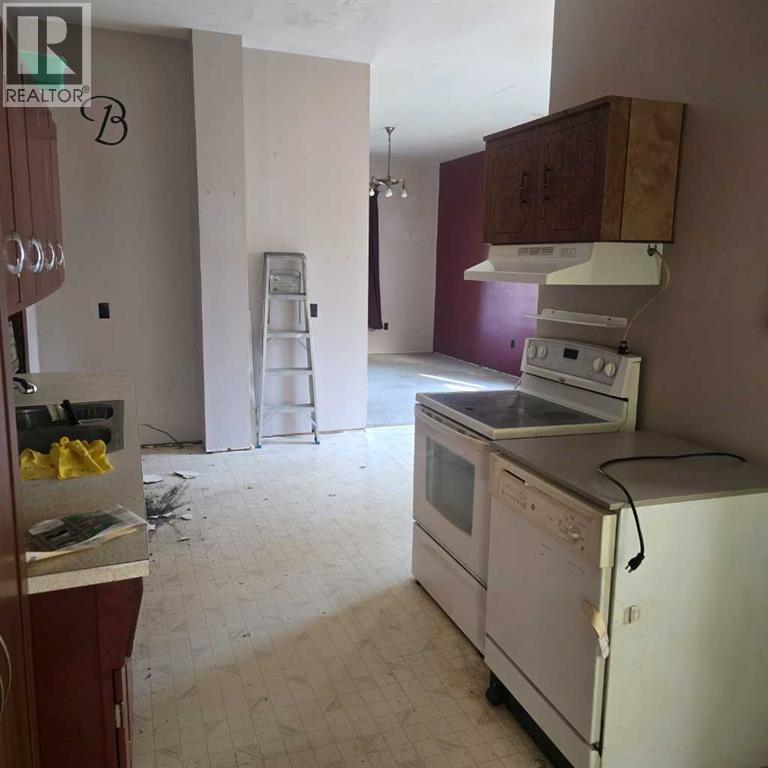 5033 49A Street - Image 3
